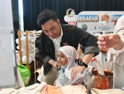 Sebaran 5.0 Ajak 1.000 Anak Yatim Pilih Baju Lebaran
